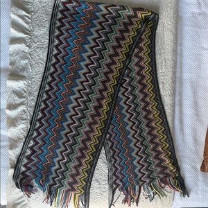 Colorful Zigzag Patterned Scarf